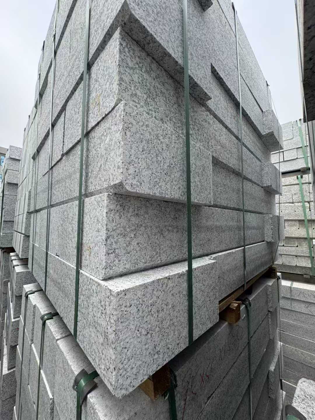南昌芝麻白路牙石 马路牙子