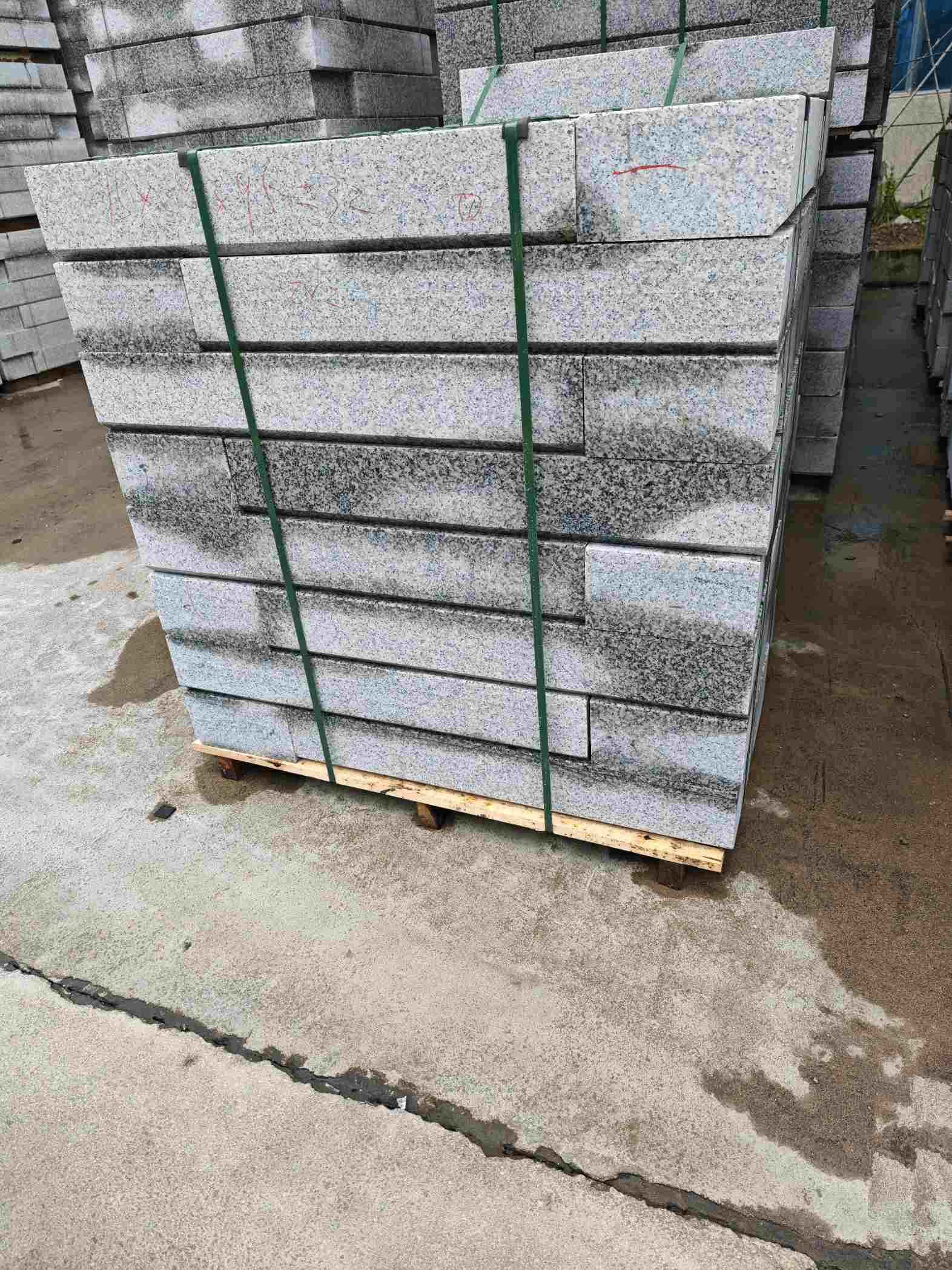 南昌芙蓉白路牙石，马路牙子